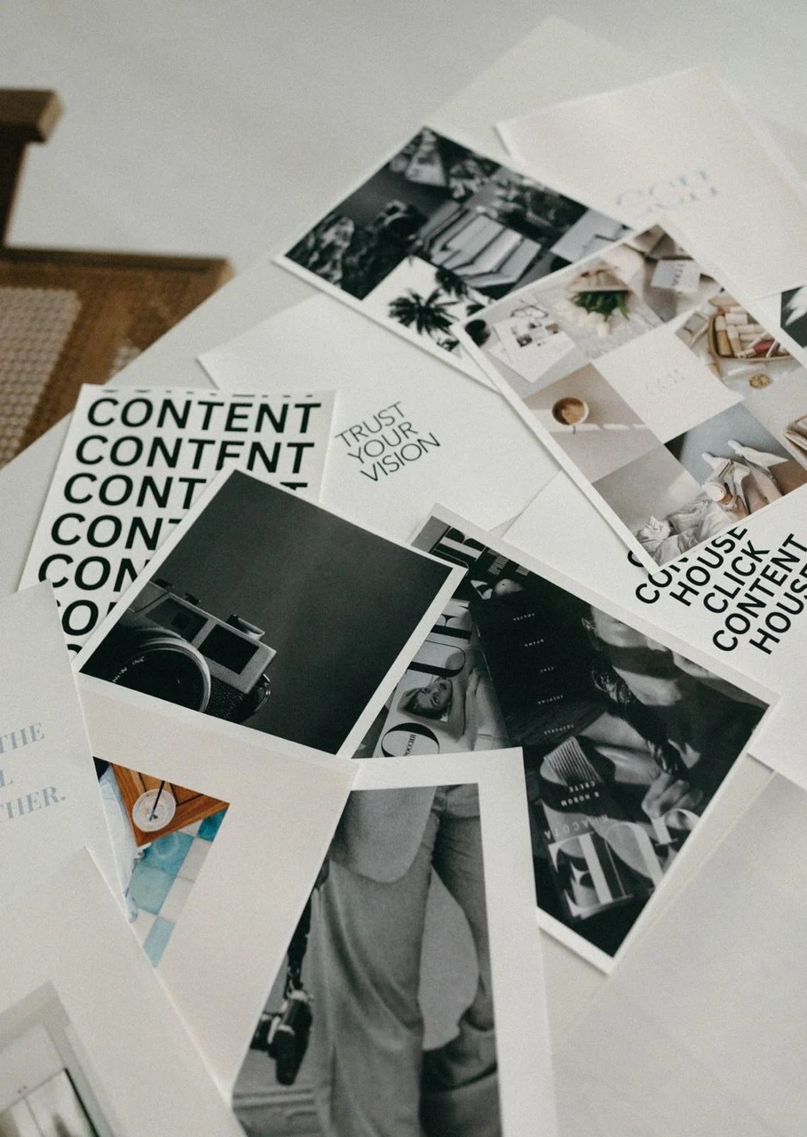 Collage de revistas y contenido visual